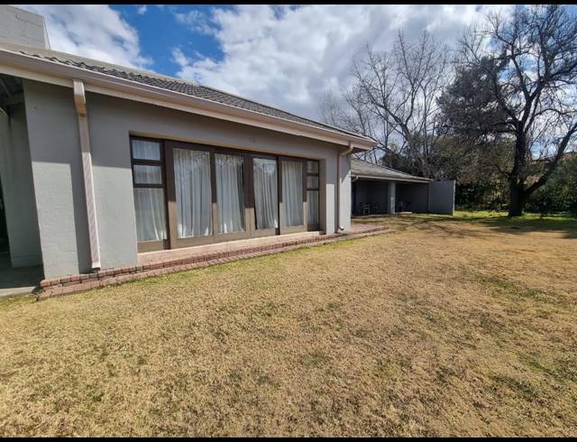 M² BUILDING FOR SALE IN LOCHVAAL